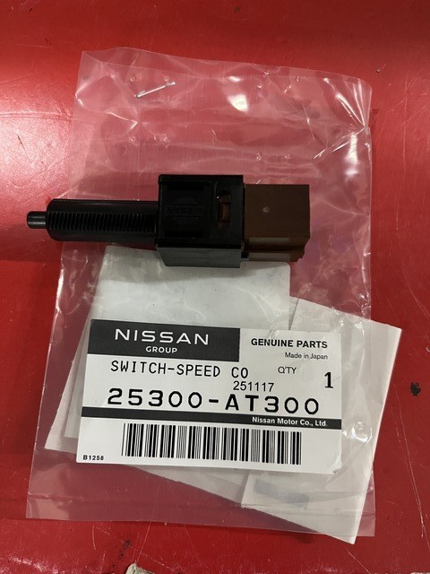 Genuine Nissan Switch 25300-AT300