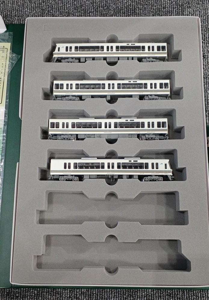 KATO 10-435 Series 221 4-Car Basic Set Electric Train