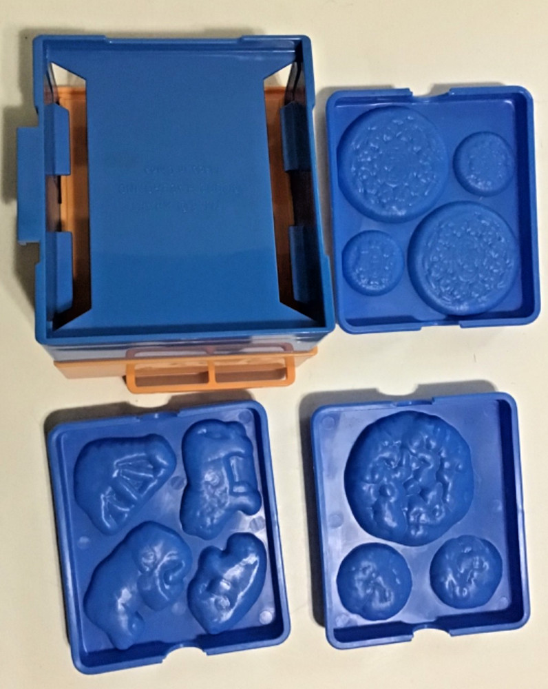 Play-Doh Kitchen Cabinet 3 Shape Making Trays