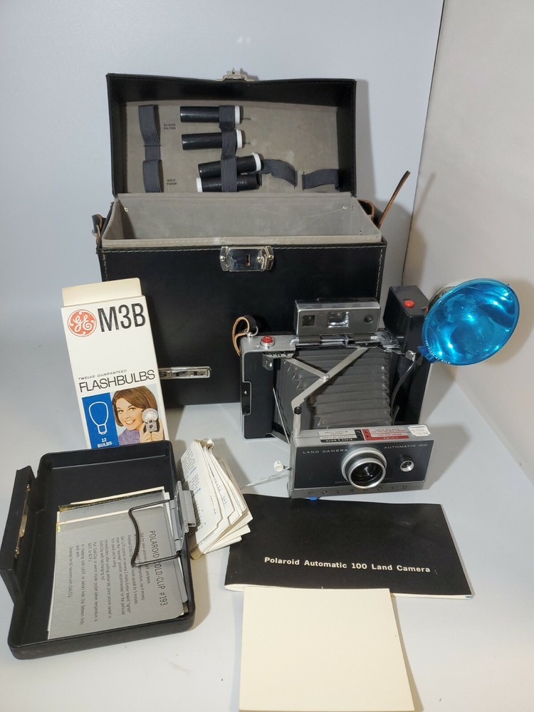 Vintage Polaroid Automatic 100 Land Camera in Leather Case with KEY