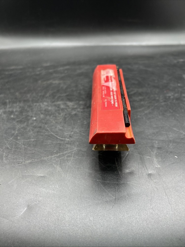 LEICA TEMPERATURE COMPENSATED HAND-HELD REFRACTOMETER See Pics