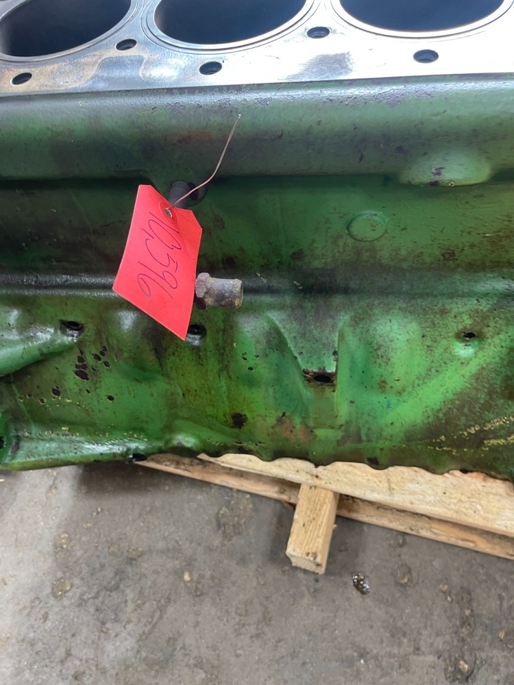 1982 John Deere 2940 Tractor Engine Block R72975