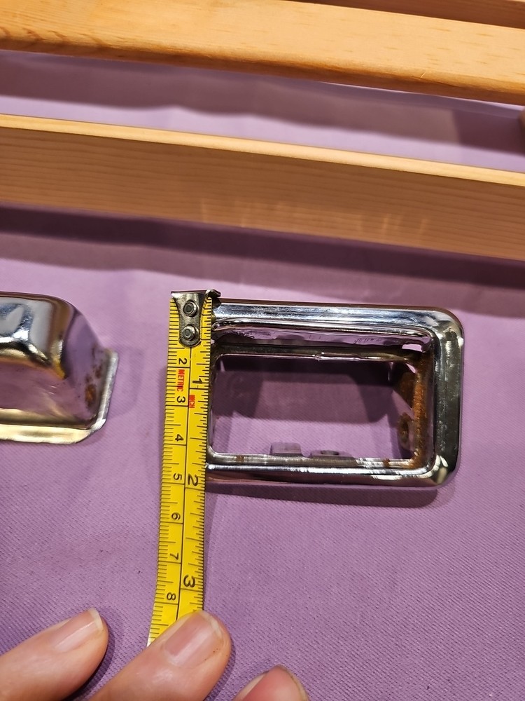 GM Rear Arm Rest Ashtray With Removable Tray