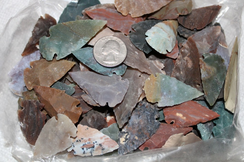 25 jasper Arrowheads per lot.