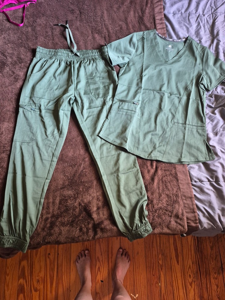 scrub sets women size small