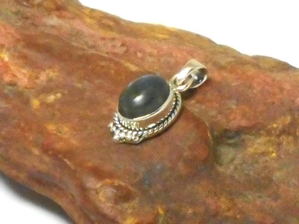 Small Oval LABRADORITE Sterling Silver 925 Gemstone Pendant