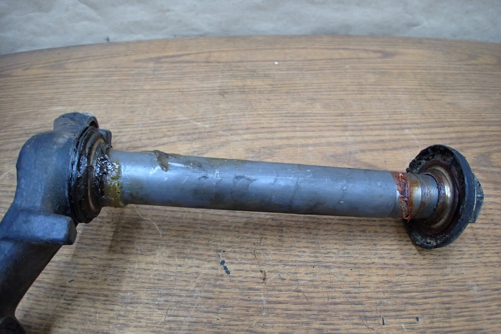 1982 HONDA CX500C LOWER TRIPLE TREE STEM