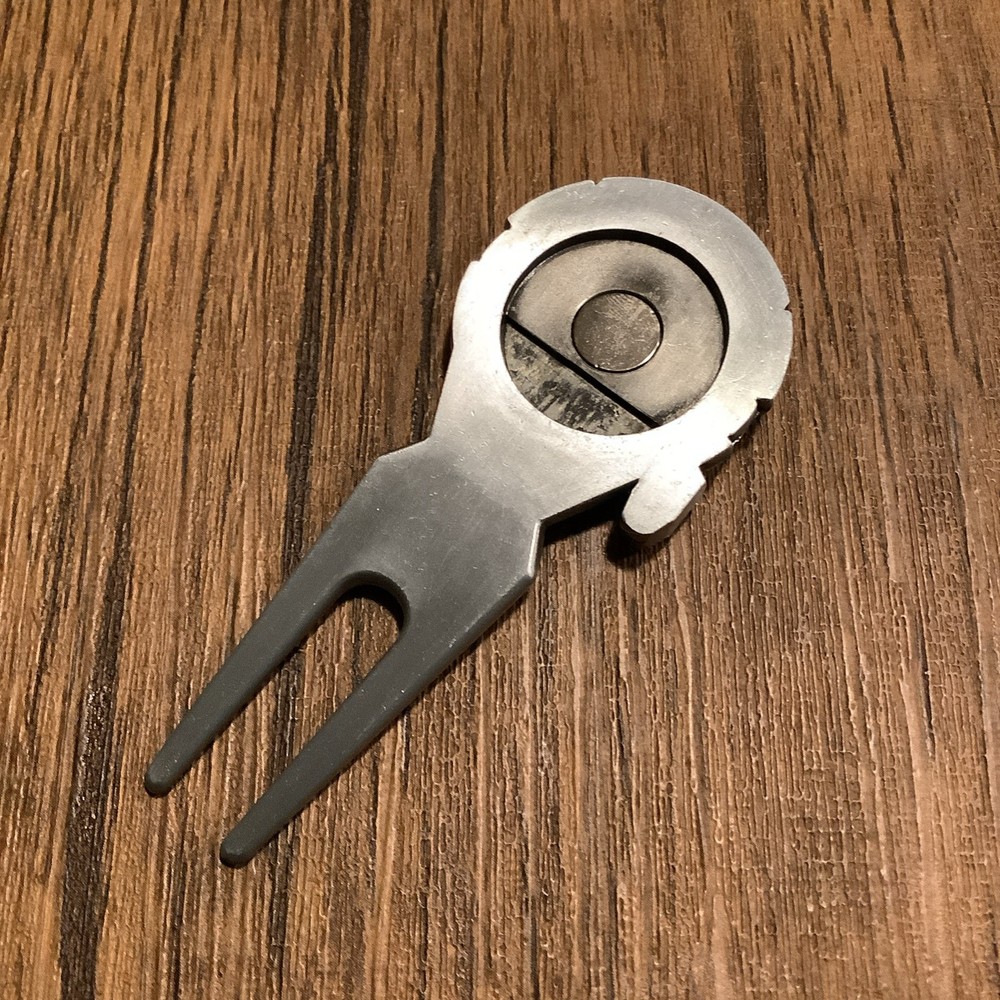 Golf Divot Tool - Millennium Falcon Design