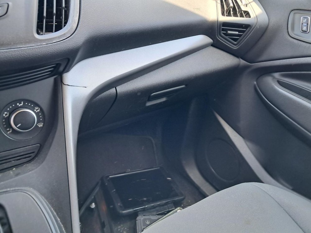 ESCAPE    2015 Glove Box 4749412