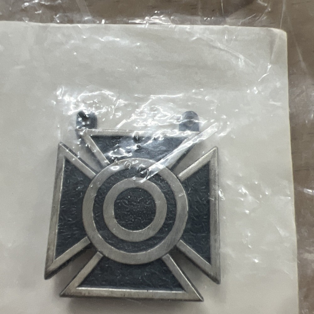 US Army Vintage Sharshooter Qualification Badge Pin Back.