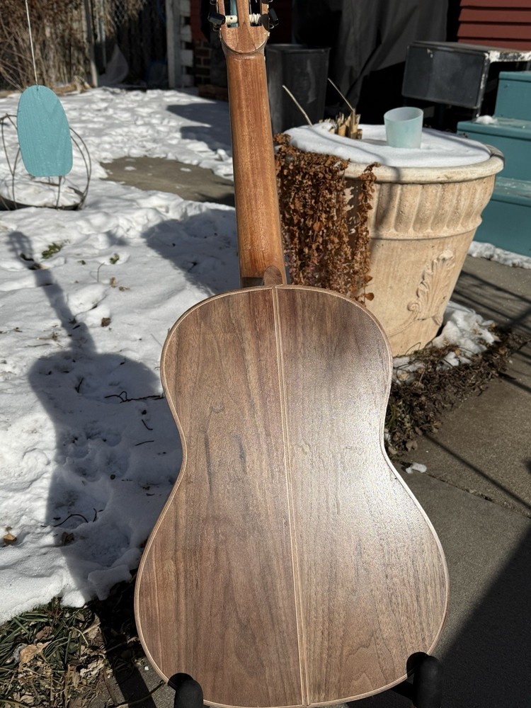 4/4 Classical Guitar Spruce Walnut 6 String with Case Right-Handed