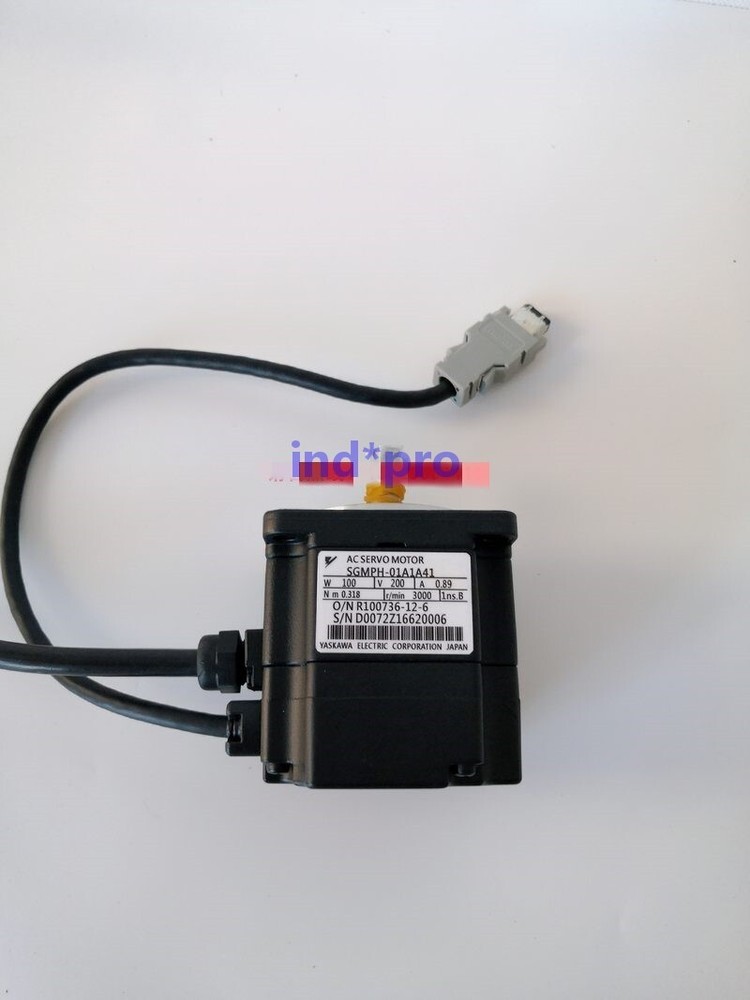 1pc NEW servo motor SGMPH-01A1A41 original