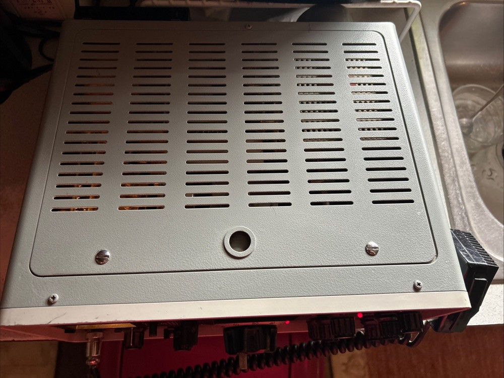 Yaesu FT-101EE SSB/AM Ham Radio Transceiver Powers On Untested READ DESCRIPTION