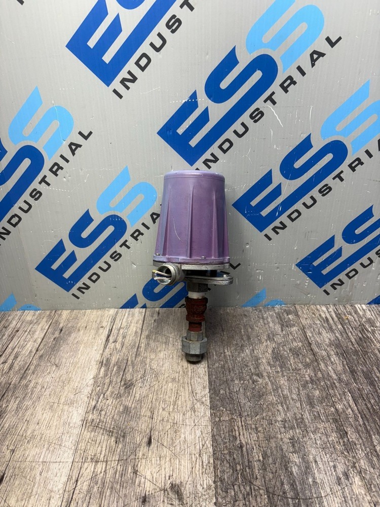 HONEYWELL ULTRAVIOLET FLAME DETECTOR C7061A 1012