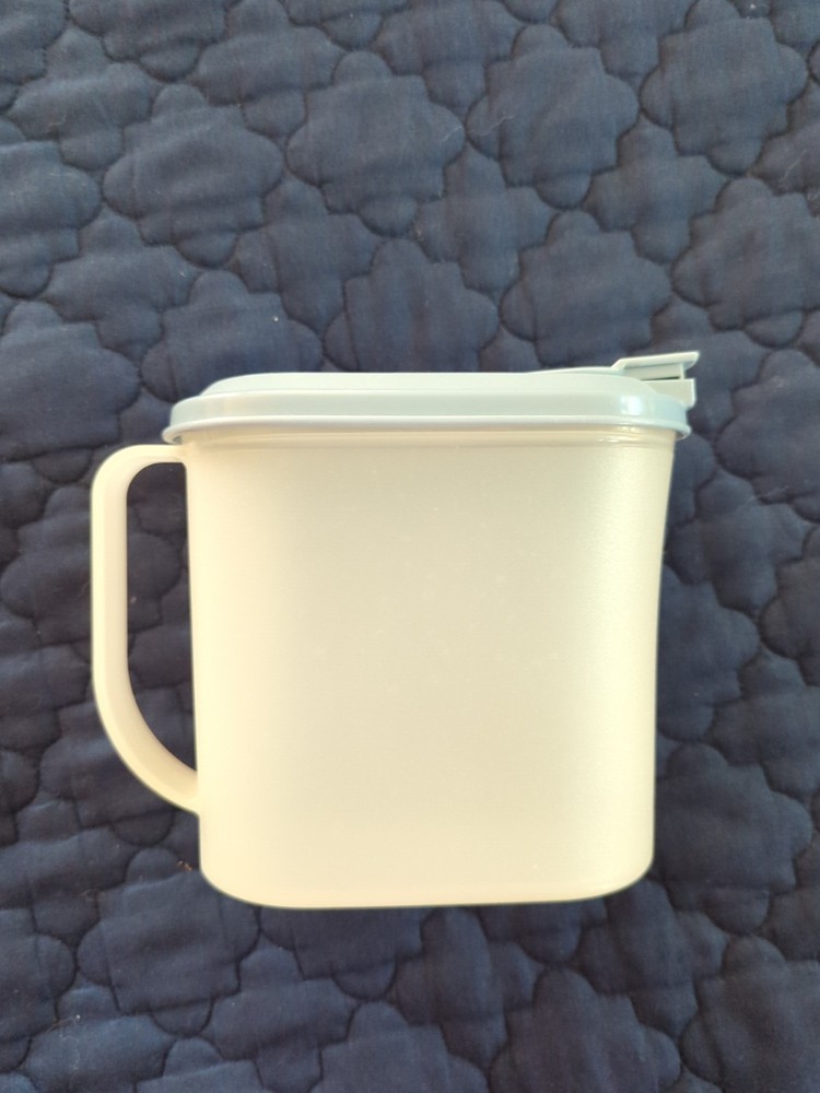 TUPPERWARE 1 QUART REFRIGERATOR DOOR PITCHER 2189-D 1