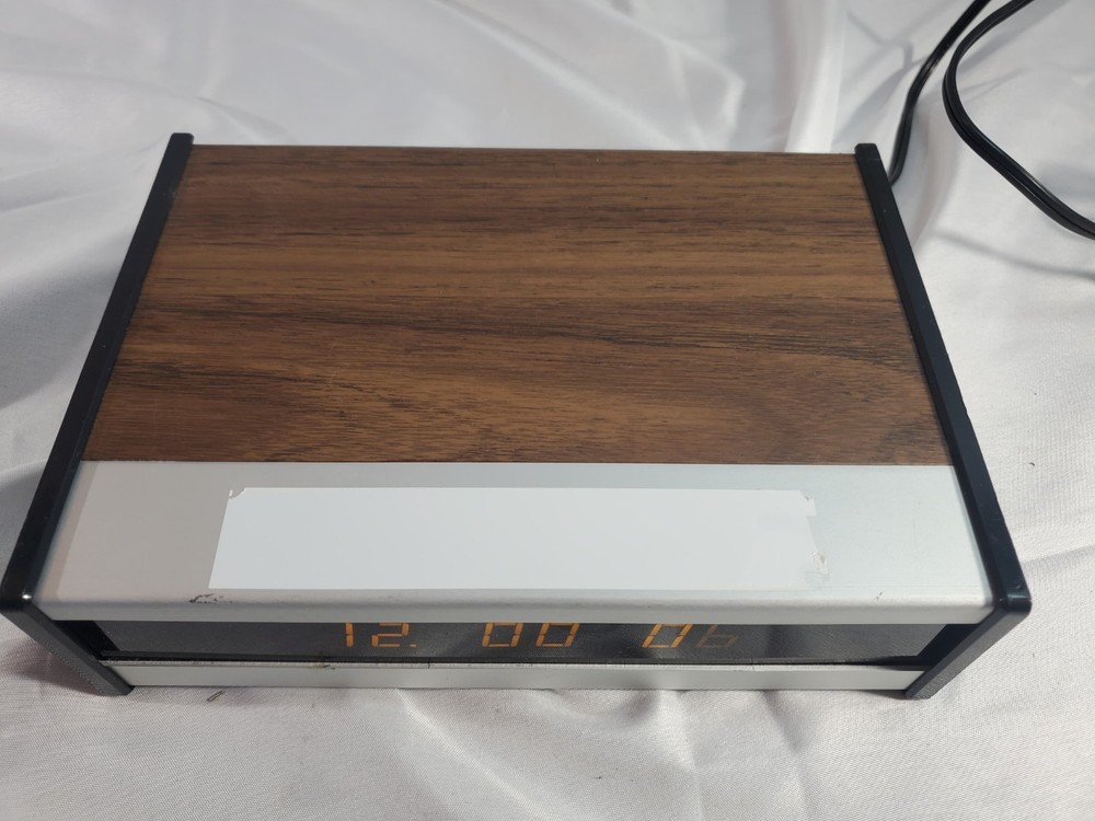 ESE ES-161U Digital Clock / Time Display – Vintage Broadcast Studio Unit