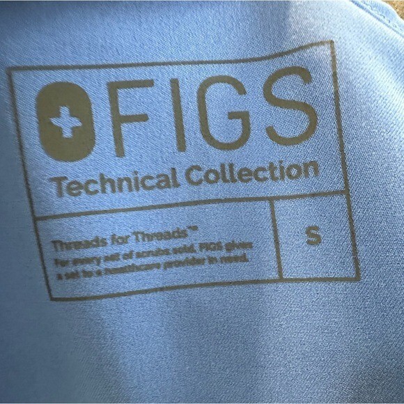 Figs Technical Collection Women’s Size Small Casma Three Pocket Scrub Top