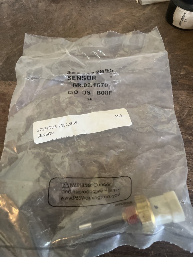 NOS Freightliner Coolant Level Sensor 23522855