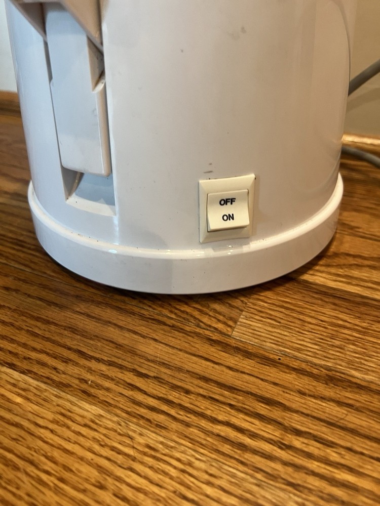 Omega Fruit Vegetable Juicer Extractor Model 1000