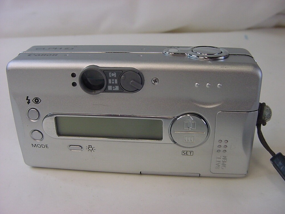 CANON ELPH - POINT & SHOOT CAMERA