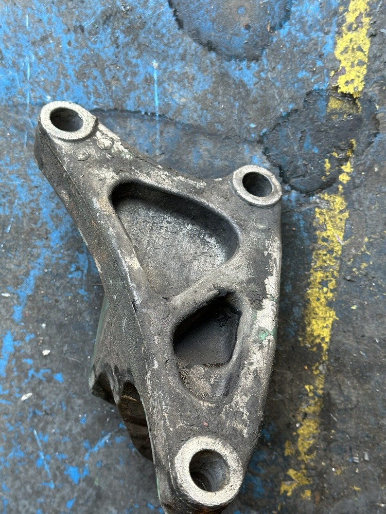 MACK VOLVO D13 ENGINE MOUNTS (Left side) 20908865