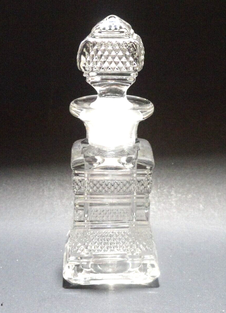 VINTAGE CRYSTAL PERFUME BOTTLE WITH STOPPER🌺