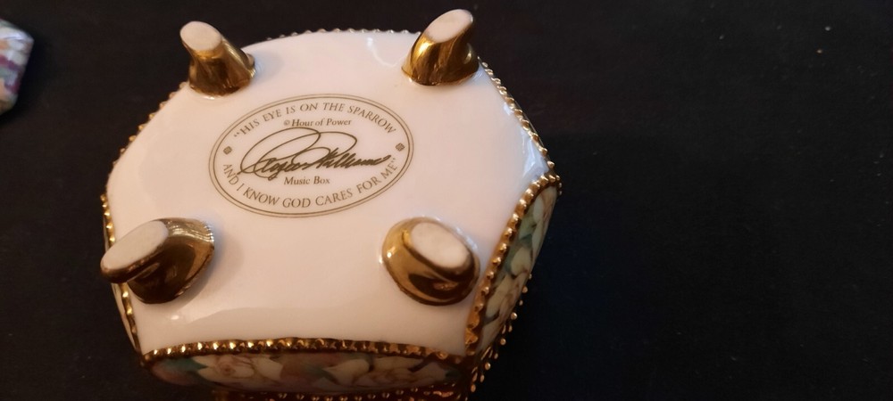 porcelain Sparrow Triket Box