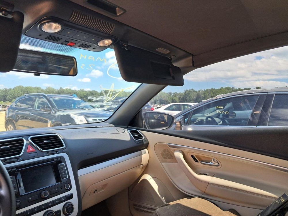 EOS 2016 Glove Box 4766611