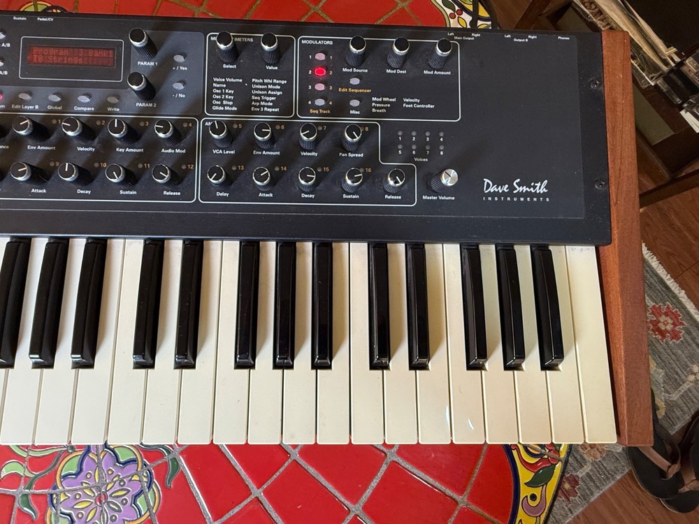 Sequential / Dave Smith Instruments Prophet 08 PE 61-Key 8-Voice Polyphonic Ana