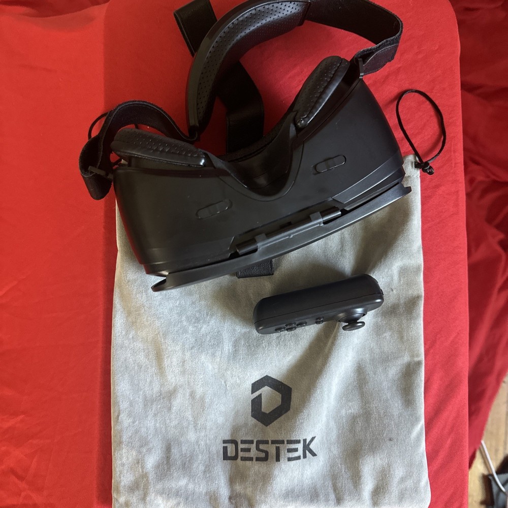 DESTEK V5 VR Headset with Bluetooth Controller