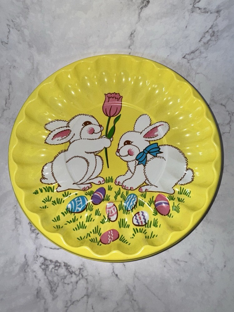 2 Scalloped Edge Plastic Easter Bunny Tray Bowls Vintage