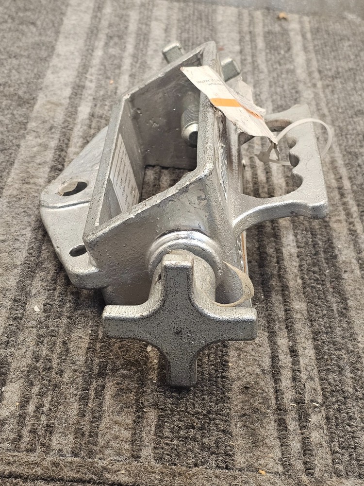 Global 988984 Swivel Hook Single Fork Forklift Hook Attachment 4000 Lbs. Cap.