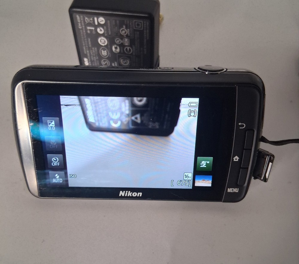 Nikon Coolpix Compact Touchscreen Digital Camera S3500 20MP (TESTED WORKS)