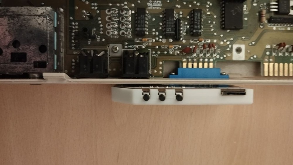 Cableless SD2IEC floppy drive emulator for Commodore 64/64C/VIC20