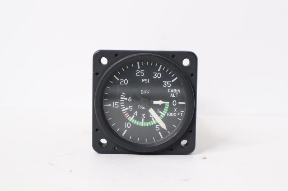 United Instruments 3000-J19 Cabin Altitude Differential Pressure Indicator