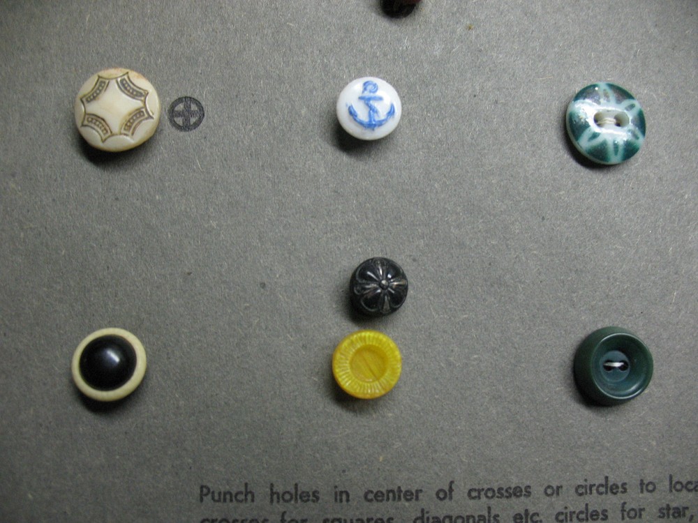 ANTIQUE BUTTONS (41) COUNT MIXED MATERIALS