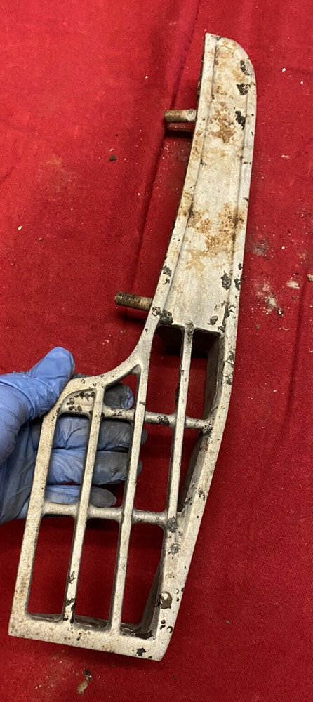 PETERBILT LEFT  Side Hood Mount Bracket STEP   15-05344L