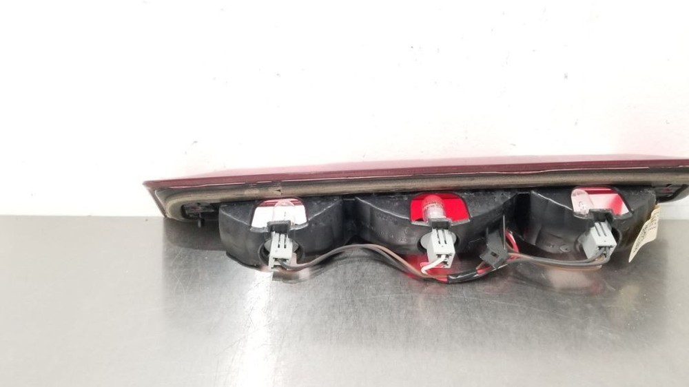 17 DODGE RAM 1500 HIGH MOUNTED STOP LIGHT INCANDESCENT