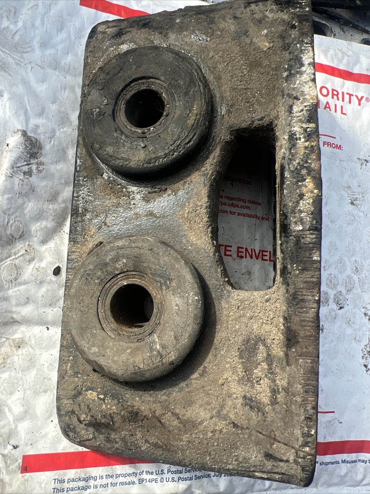 Freightliner Engine Mount P/N: 01-15492 With The Bushings