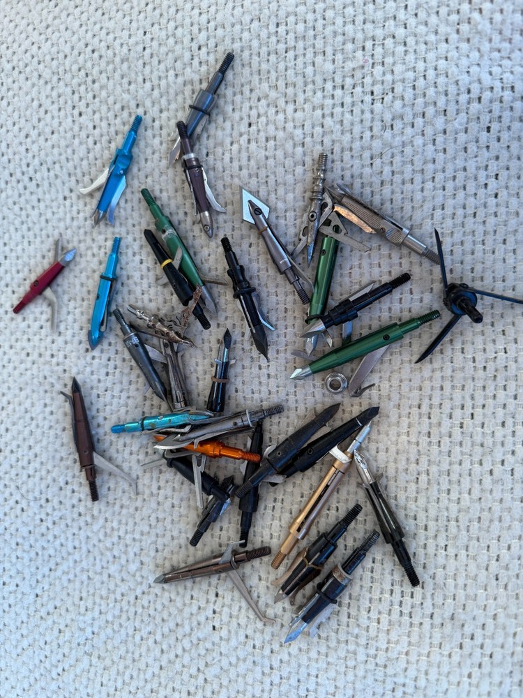 Mechanical Broadhead Lot of 33