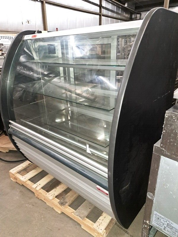 Royal Mdl. RS04LG-CD Curved Glass Bakery Display Case