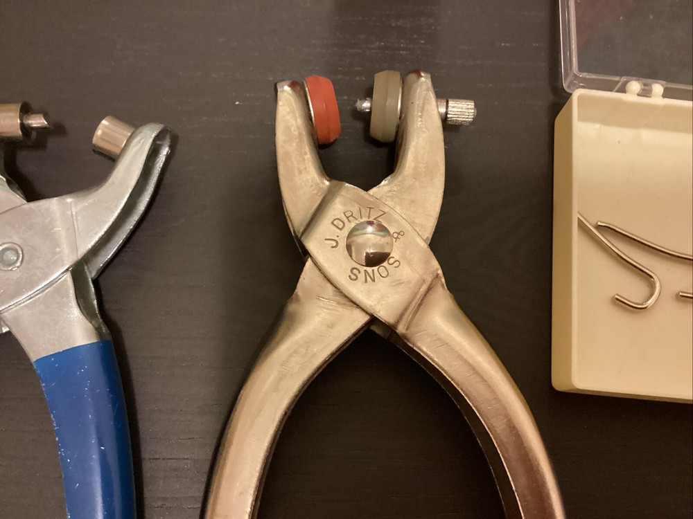 Misc Vintage Fabric Leather Tools Grommet Eyelet Kit with Setting Tools
