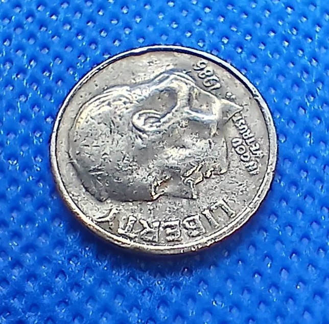 1 - 1986P Roosevelt Dime. Features various errors front and back.
