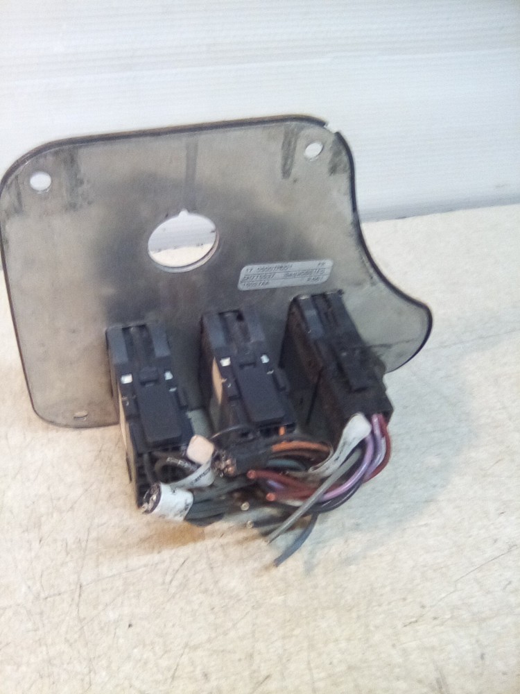 2009 Peterbilt 387 17-05007M001 Dash Switch Panel