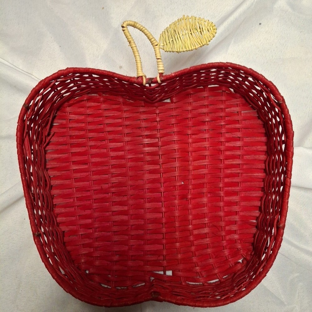 Set of 3 red apple shaped nesting woven baskets Small Medium Large
