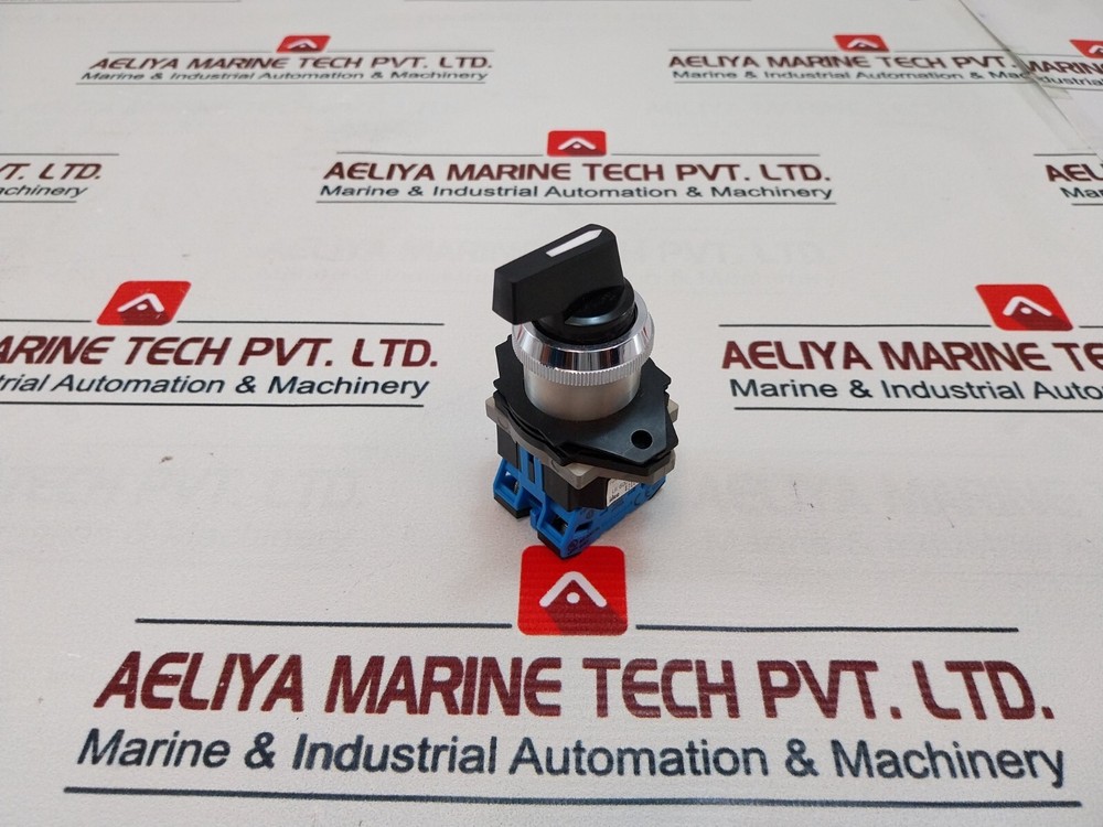 Idec EC9D-S3L20 Selector Switch Control Unit 600V 10A