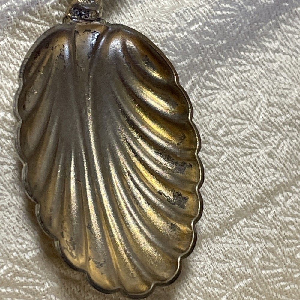 Baroque Style shell demitasse spoon - Cherub Sugar Silver tone
