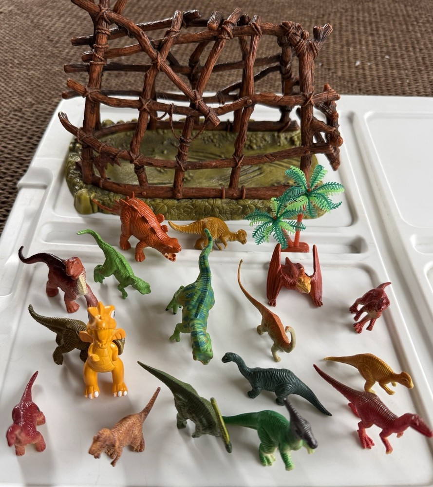 dinosaur Cave With Dinosaurs Set
