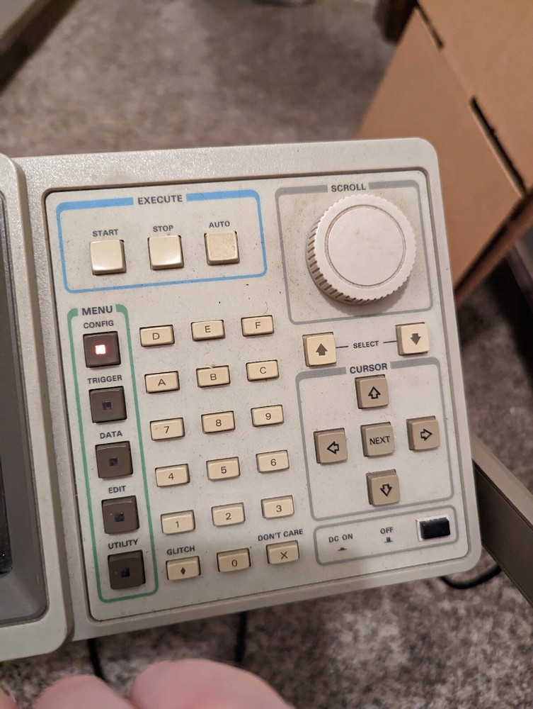 Tektronix 1241 Logic Analyzer Powers On