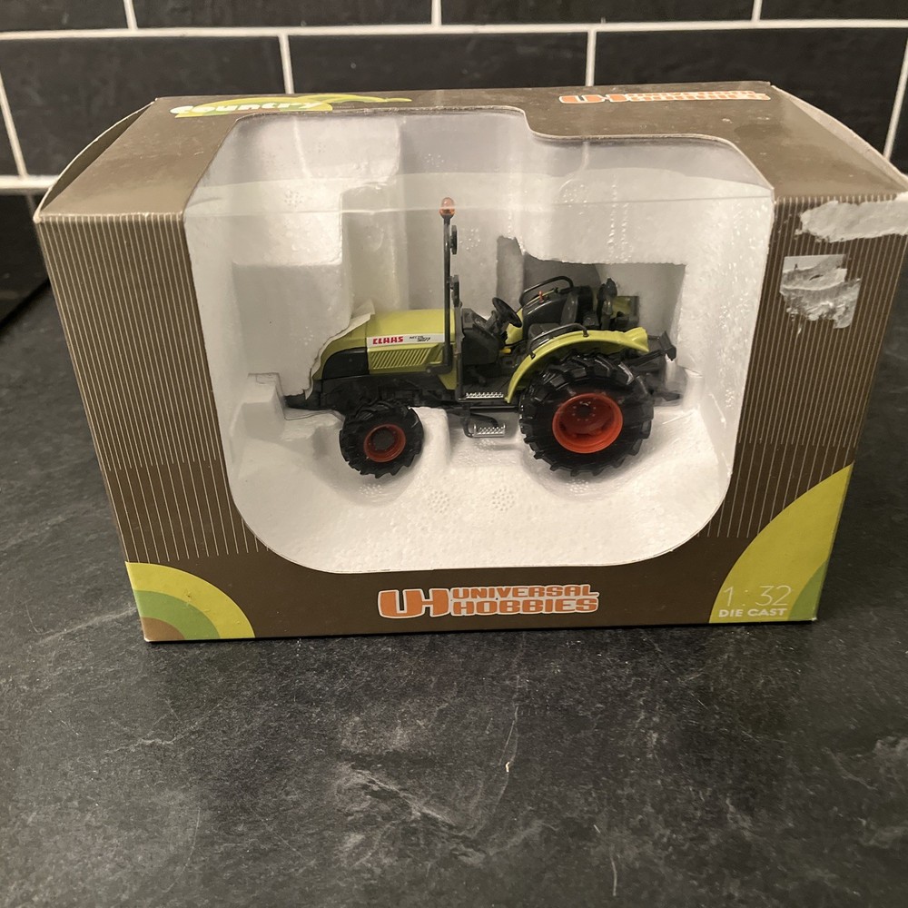 Universal Hobbies 2614U CLAAS NECTIS 257F  open cab MiB
